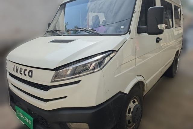 Used Iveco Daily 2023 2.5T A35M1 Short Wheelbase Mid-Height Dual-Tire Manual Door 5-9 Seater