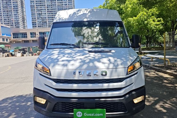 Used Iveco Daily 2023 2.5T A37M1 Long Wheelbase Mid-Roof Dual-Tire Side-Sliding Doors 5-9 Seats Front