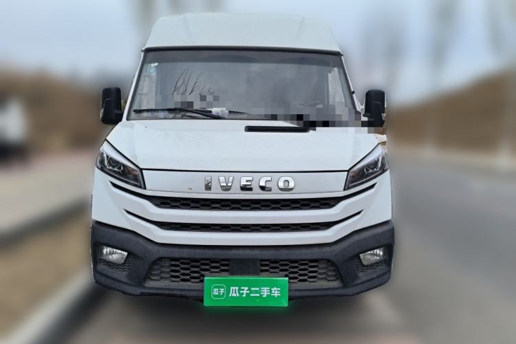 Used Iveco Daily 2023 2.5T V40 Van Long Wheelbase Mid-Roof Dual Tires Manual Doors 2-3 Seater Front