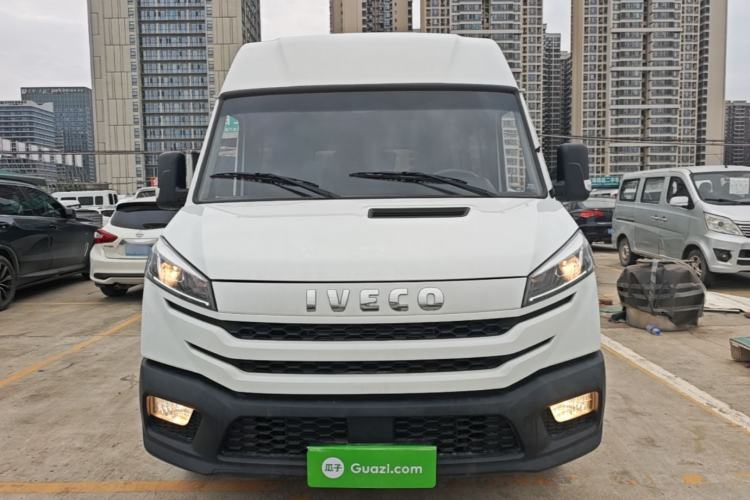 Used Iveco Daily 2023 2.5T A35M1 Short Wheelbase Mid-Roof Dual Tire Side-Sliding Doors 5–9 Seats Front