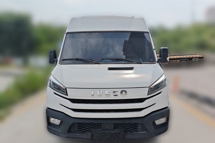 Used Iveco Daily 2023 2.5T V37 Van Long Wheelbase Mid-Roof Dual Tires Manual Doors 2-3 Seater Front