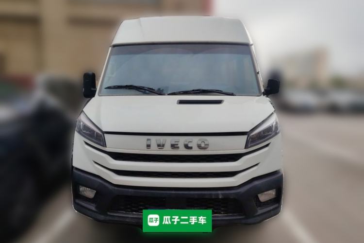 Used Iveco Daily 2023 2.5T A35M1 Short Wheelbase Mid-Height Single-Tire Manual Door – 5 to 9 Seats Front