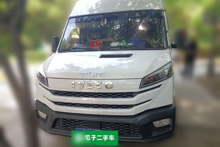 Used Iveco Daily 2023 2.8T V40 Van Long Wheelbase Mid-Roof Dual Tires Manual Doors 2-3 Seater Front