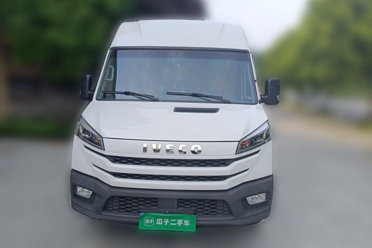Used Iveco Daily 2023 2.5T A35M1 Short Wheelbase Mid-Height Dual-Tire Manual Door 5-9 Seater Front