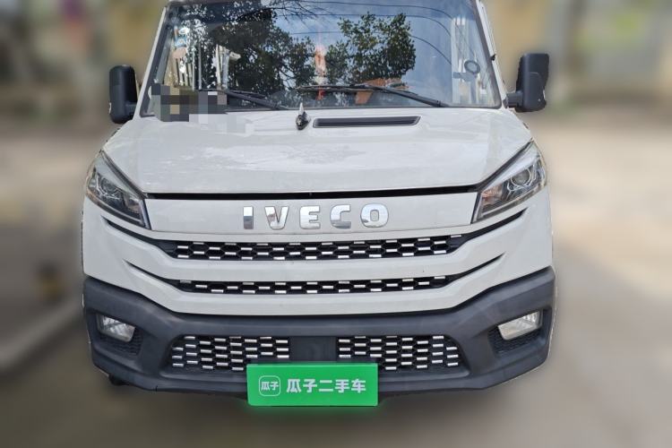 Used Iveco Daily 2023 2.5T A35M1 Short Wheelbase Mid-Height Single-Tire Side-Sliding Door 5–9 Seats Front