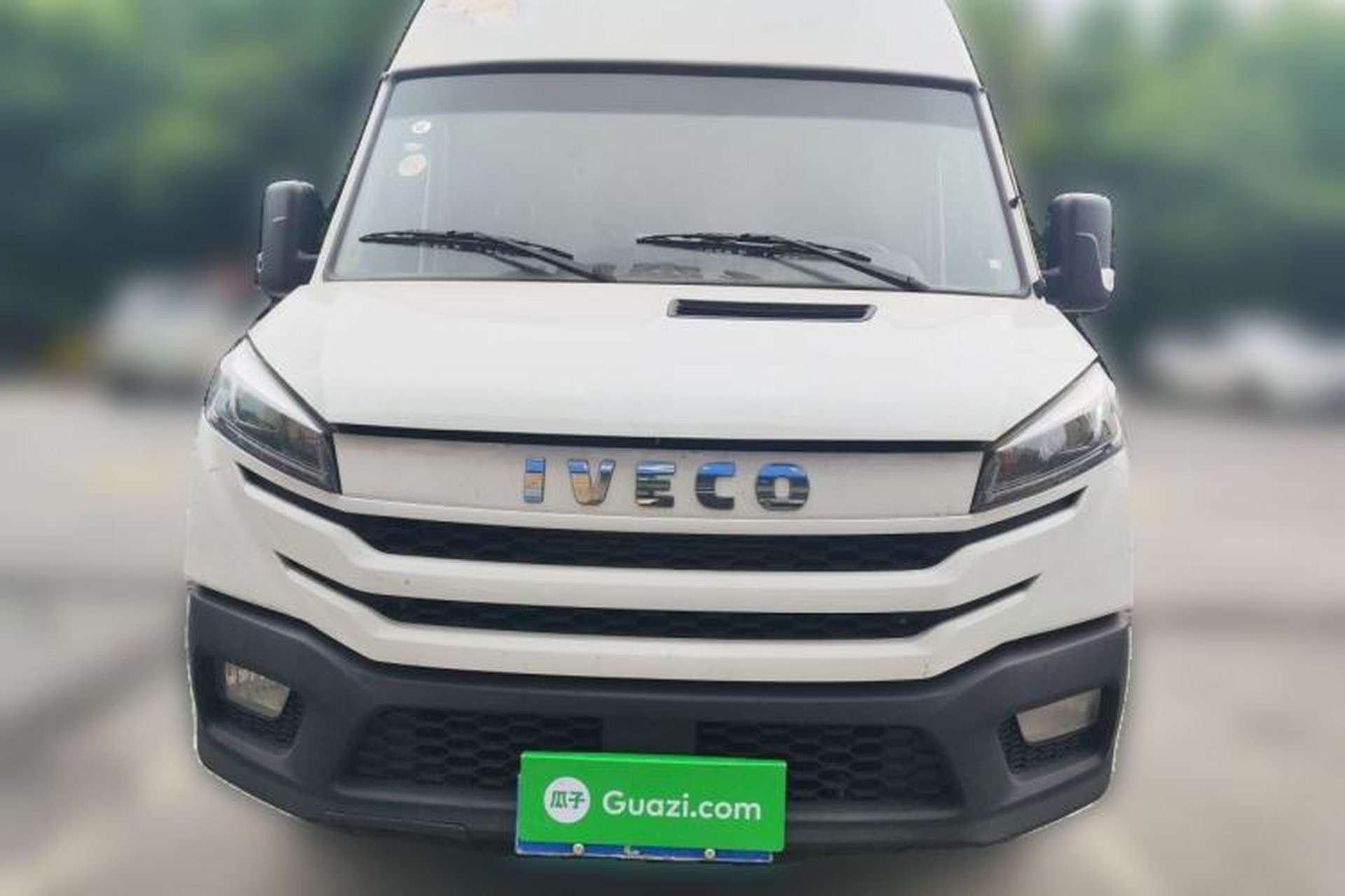 Used Iveco Daily 2023 2.5T A35M1 Short Wheelbase Mid-Roof Dual Tire Side-Sliding Doors 5–9 Seats Front