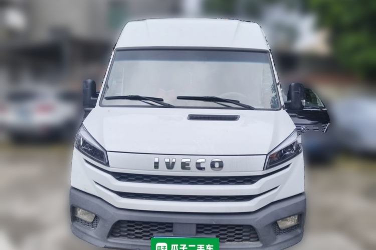 Used Iveco Daily 2023 2.5T A37M1 Long Wheelbase Mid-Height Dual-Tire Manual Door 5-9 Seater Front