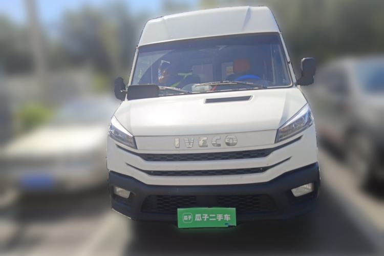 Used Iveco Daily 2023 2.5T A37M1 Long Wheelbase Mid-Roof Dual-Tire Manual-Shift 5-9 Seater Front