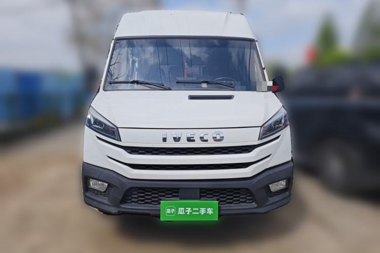 Used Iveco Daily 2023 2.5T A37M1 Long Wheelbase Mid-Roof Dual-Tire Side-Sliding Doors 5-9 Seats Front