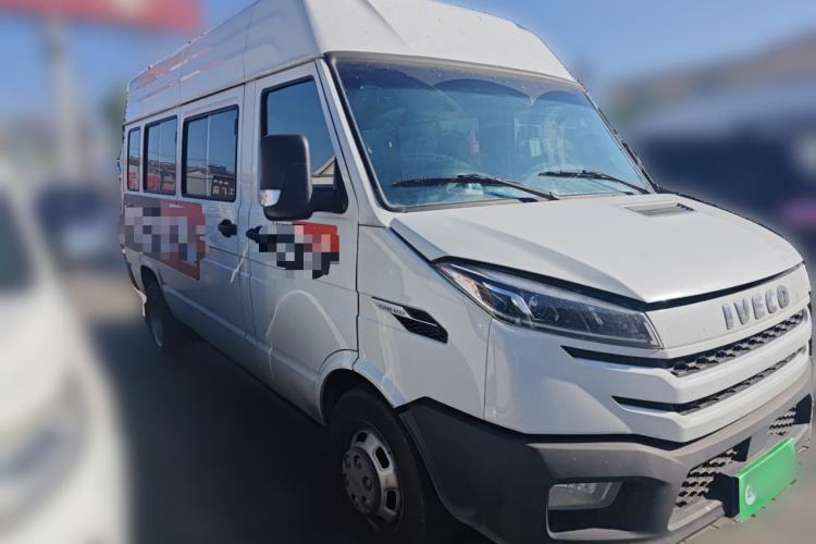 Used Iveco Daily 2023 2.5T A37M1 Long Wheelbase Mid-Roof Dual-Tire Side-Sliding Doors 5-9 Seats Front Right 45 Deg