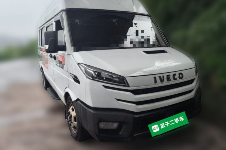 Used Iveco Daily 2023 2.5T A37M1 Long Wheelbase Mid-Roof Dual-Tire Side-Sliding Doors 5-9 Seats Front Right 45 Deg