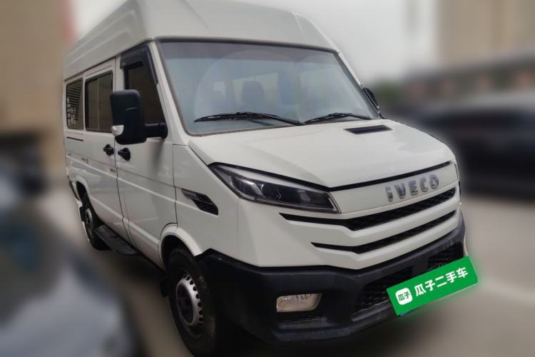 Used Iveco Daily 2023 2.5T A35M1 Short Wheelbase Mid-Height Single-Tire Manual Door – 5 to 9 Seats Front Right 45 Deg