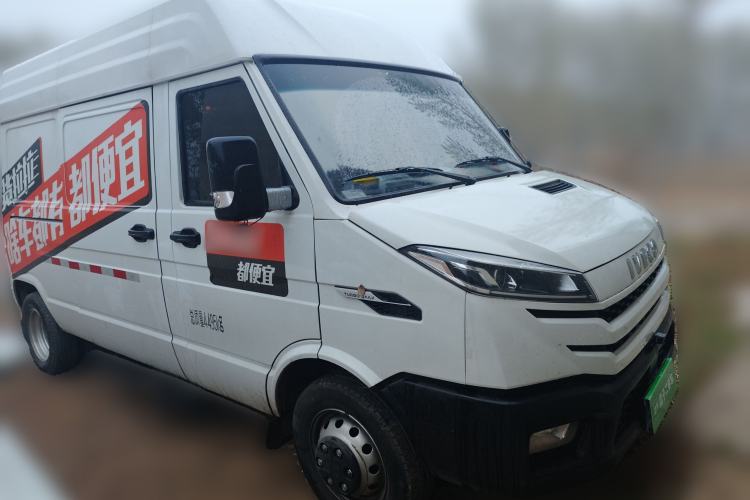 Used Iveco Daily 2023 2.5T V40 Van Long Wheelbase Mid-Roof Design Dual Tires Side-Swing Doors 2-3 Seater Front Right 45 Deg