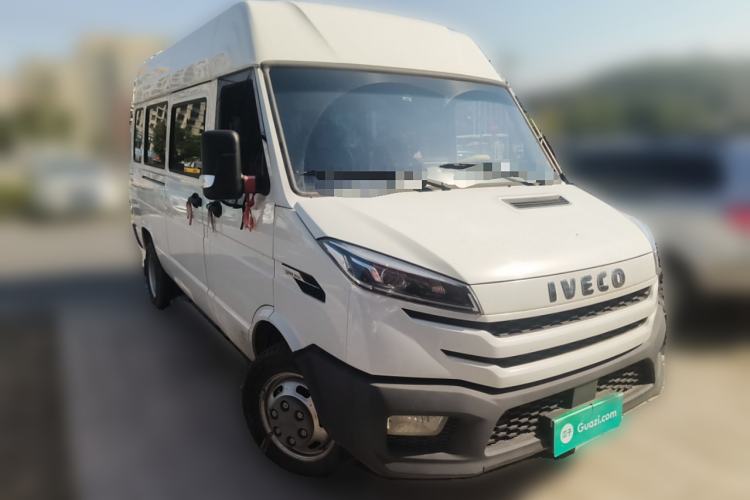 Used Iveco Daily 2023 2.5T A37M1 Long Wheelbase Mid-Roof Dual-Tire Side-Sliding Doors 5-9 Seats Front Right 45 Deg