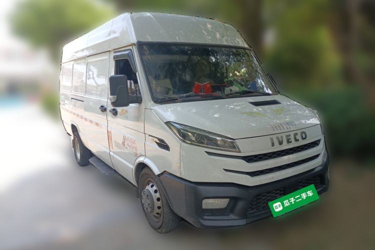 Used Iveco Daily 2023 2.8T V40 Van Long Wheelbase Mid-Roof Dual Tires Manual Doors 2-3 Seater Front Right 45 Deg