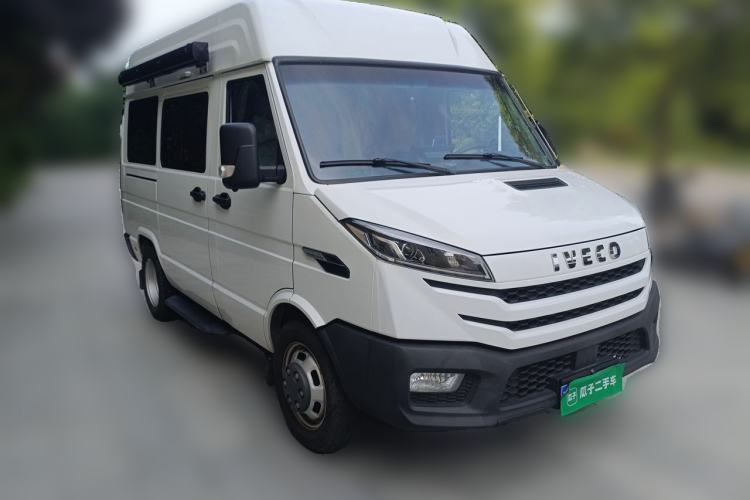 Used Iveco Daily 2023 2.5T A35M1 Short Wheelbase Mid-Height Dual-Tire Manual Door 5-9 Seater Front Right 45 Deg