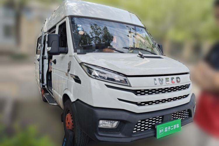 Used Iveco Daily 2023 2.5T A35M1 Short Wheelbase Mid-Height Single-Tire Side-Sliding Door 5–9 Seats Front Right 45 Deg