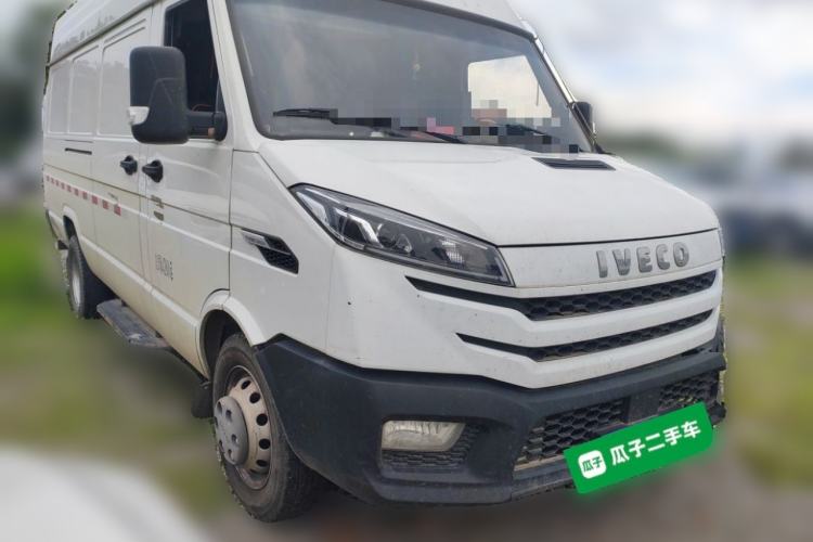 Used Iveco Daily 2023 2.8T V40 Van Long Wheelbase Mid-Roof Design Dual Tires Side-Swing Doors 2-3 Seater Front Right 45 Deg