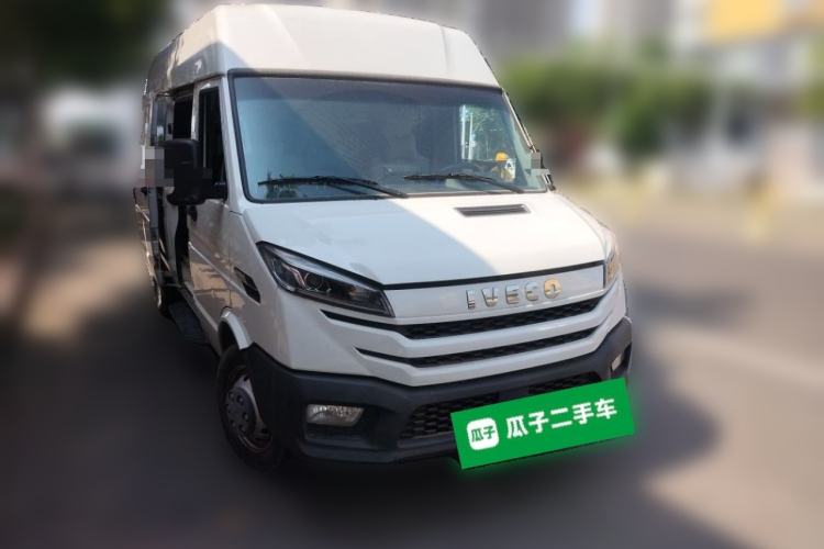 Used Iveco Daily 2023 2.5T V37 Van Long Wheelbase Mid-Roof Design Dual Tires Side-Swing Doors 2-3 Seater Front Right 45 Deg