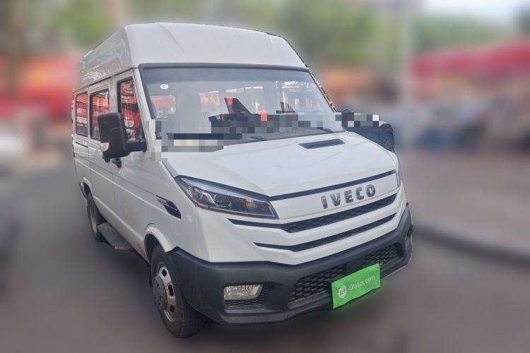 Used Iveco Daily 2023 2.5T A35M1 Short Wheelbase Mid-Roof Dual Tire Side-Sliding Doors 5–9 Seats Front Right 45 Deg