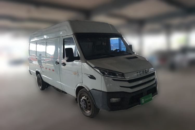 Used Iveco Daily 2023 2.5T V40 Van Long Wheelbase Mid-Roof Dual Tires Manual Doors 2-3 Seater Front Right 45 Deg