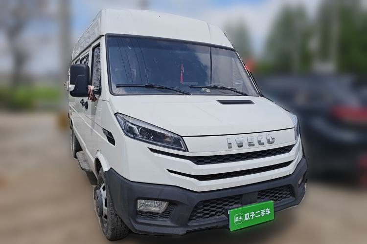 Used Iveco Daily 2023 2.5T A37M1 Long Wheelbase Mid-Roof Dual-Tire Side-Sliding Doors 5-9 Seats Front Right 45 Deg