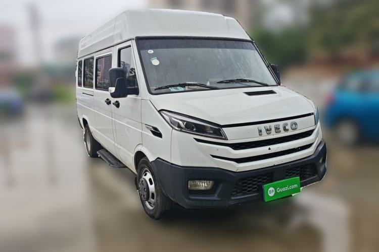 Used Iveco Daily 2023 2.5T A37M1 Multi-Purpose Passenger Vehicle Long Wheelbase Mid-Roof Design Dual Side Sliding Doors Automatic Transmission Front Right 45 Deg