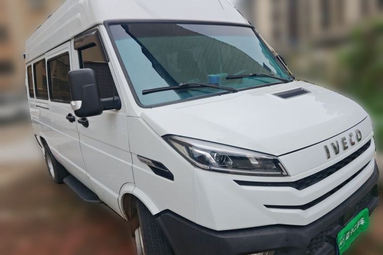 Used Iveco Daily 2023 2.5T A37M1 Long Wheelbase Mid-Height Dual-Tire Manual Door 5-9 Seater Front Right 45 Deg