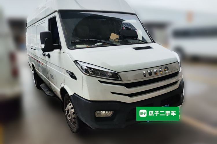 Used Iveco Daily 2023 2.8T V40 Van Long Wheelbase Mid-Roof Dual Tires Manual Doors 2-3 Seater Front Right 45 Deg