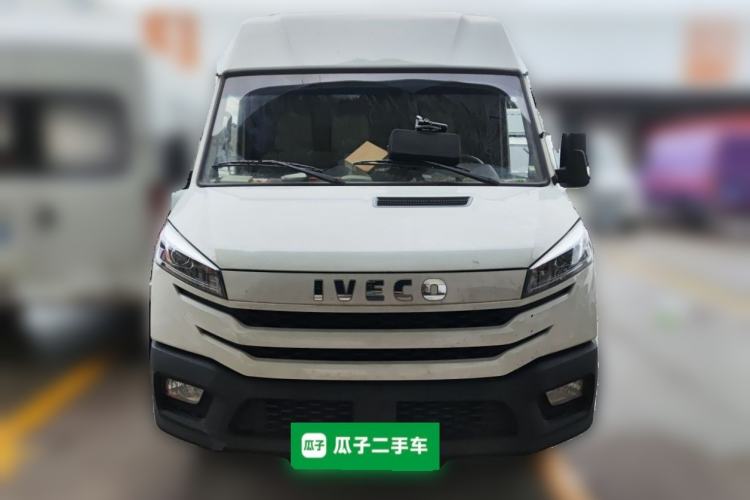 Used Iveco Daily 2023 2.8T V40 Van Long Wheelbase Mid-Roof Dual Tires Manual Doors 2-3 Seater Front
