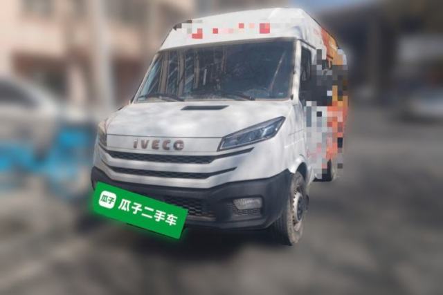 Used Iveco Daily 2023 2.5T A35M1 Short Wheelbase Low-Roof Single-Tire Side-Sliding Door 5-9 Seater