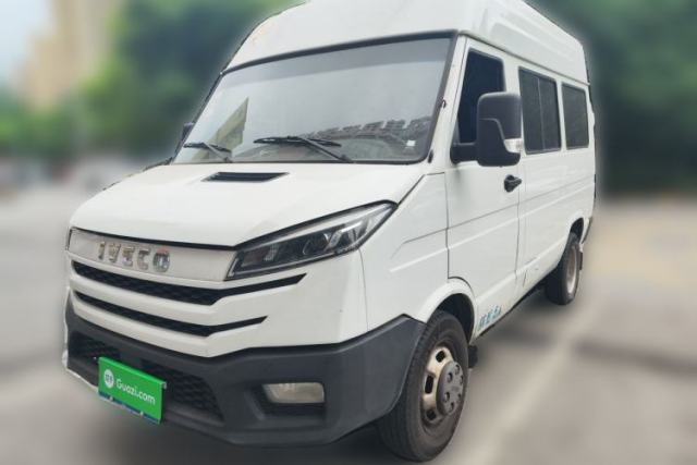 Used Iveco Daily 2023 2.5T A35M1 Short Wheelbase Mid-Roof Dual Tire Side-Sliding Doors 5–9 Seats
