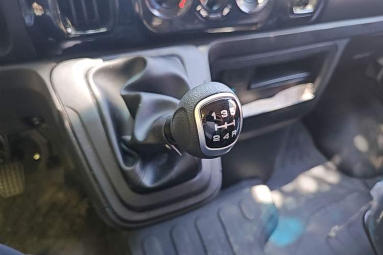Used Iveco Daily 2023 2.5T A37M1 Long Wheelbase Mid-Roof Dual-Tire Side-Sliding Doors 5-9 Seats Gear Lever