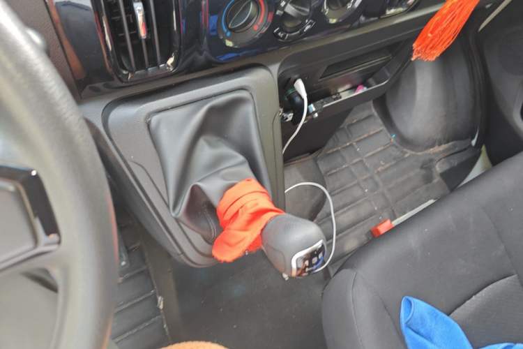 Used Iveco Daily 2023 2.5T A35M1 Short Wheelbase Mid-Height Single-Tire Side-Sliding Door 5–9 Seats Gear Lever