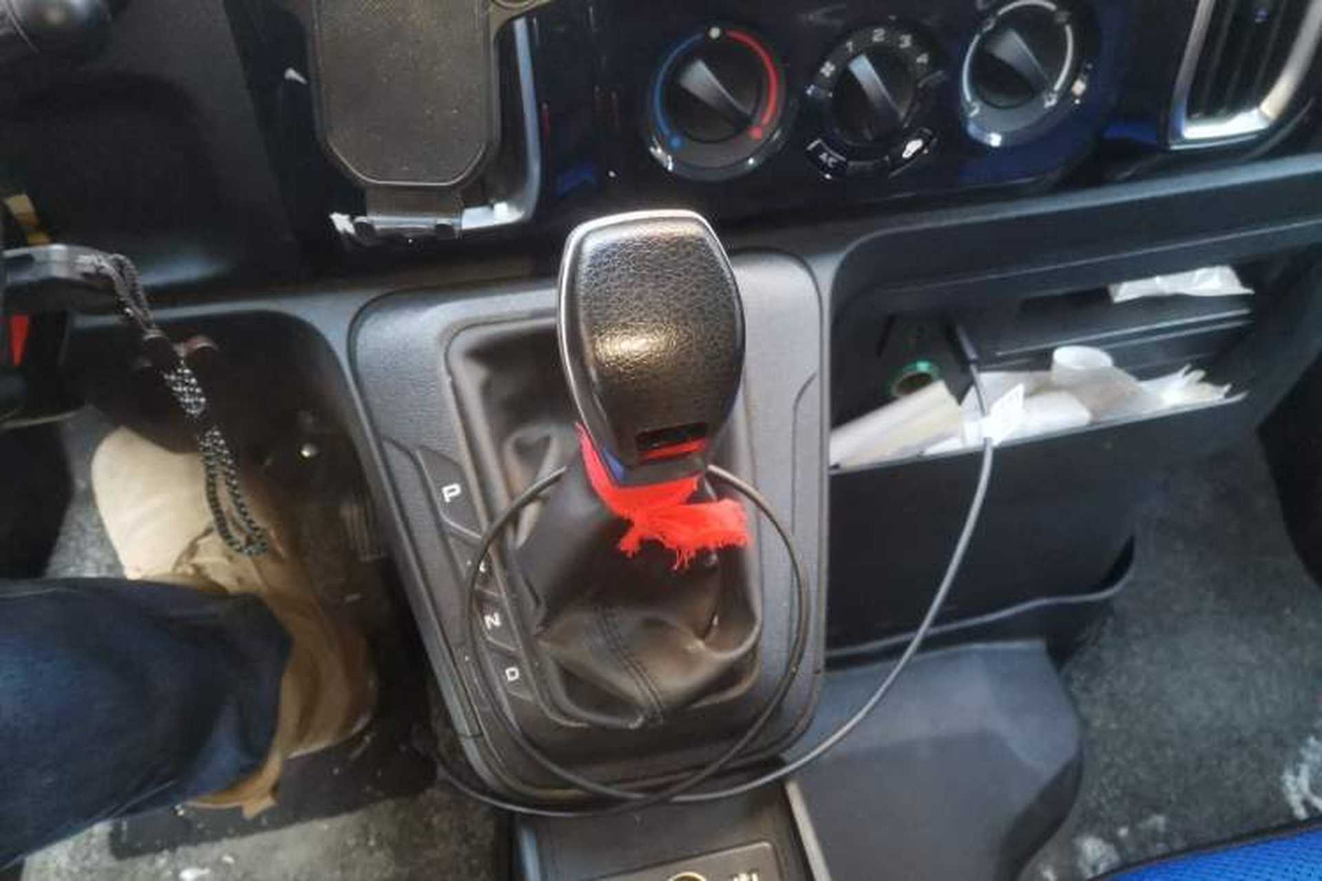 Used Iveco Daily 2023 2.5T A35M1 Multi-Purpose Passenger Vehicle Short Wheelbase Mid-Roof Design Dual Side Sliding Doors Automatic Transmission Gear Lever