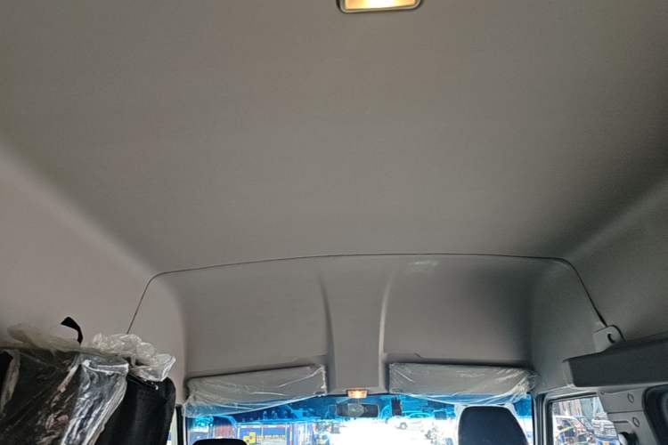 Used Iveco Daily 2023 2.5T A37M1 Long Wheelbase Mid-Roof Dual-Tire Side-Sliding Doors 5-9 Seats Headliner