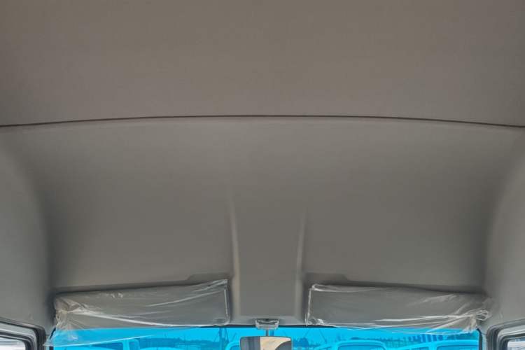 Used Iveco Daily 2023 2.5T A35M1 Short Wheelbase Mid-Roof Dual Tire Side-Sliding Doors 5–9 Seats Headliner