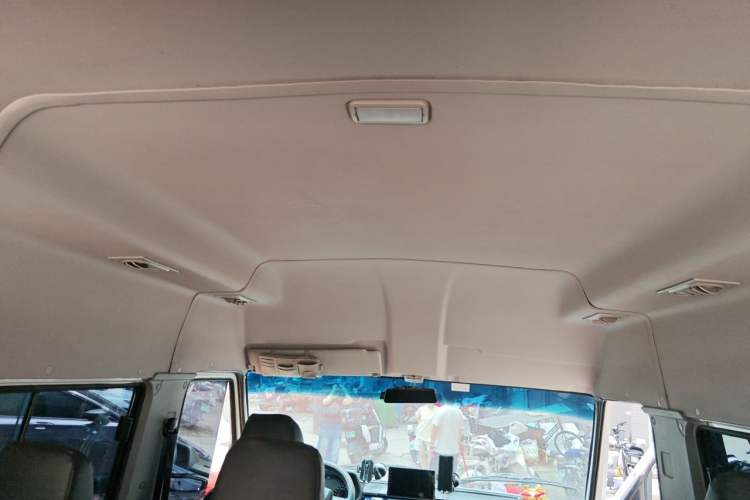 Used Iveco Daily 2023 2.5T A35M1 Short Wheelbase Mid-Height Single-Tire Manual Door – 5 to 9 Seats Headliner