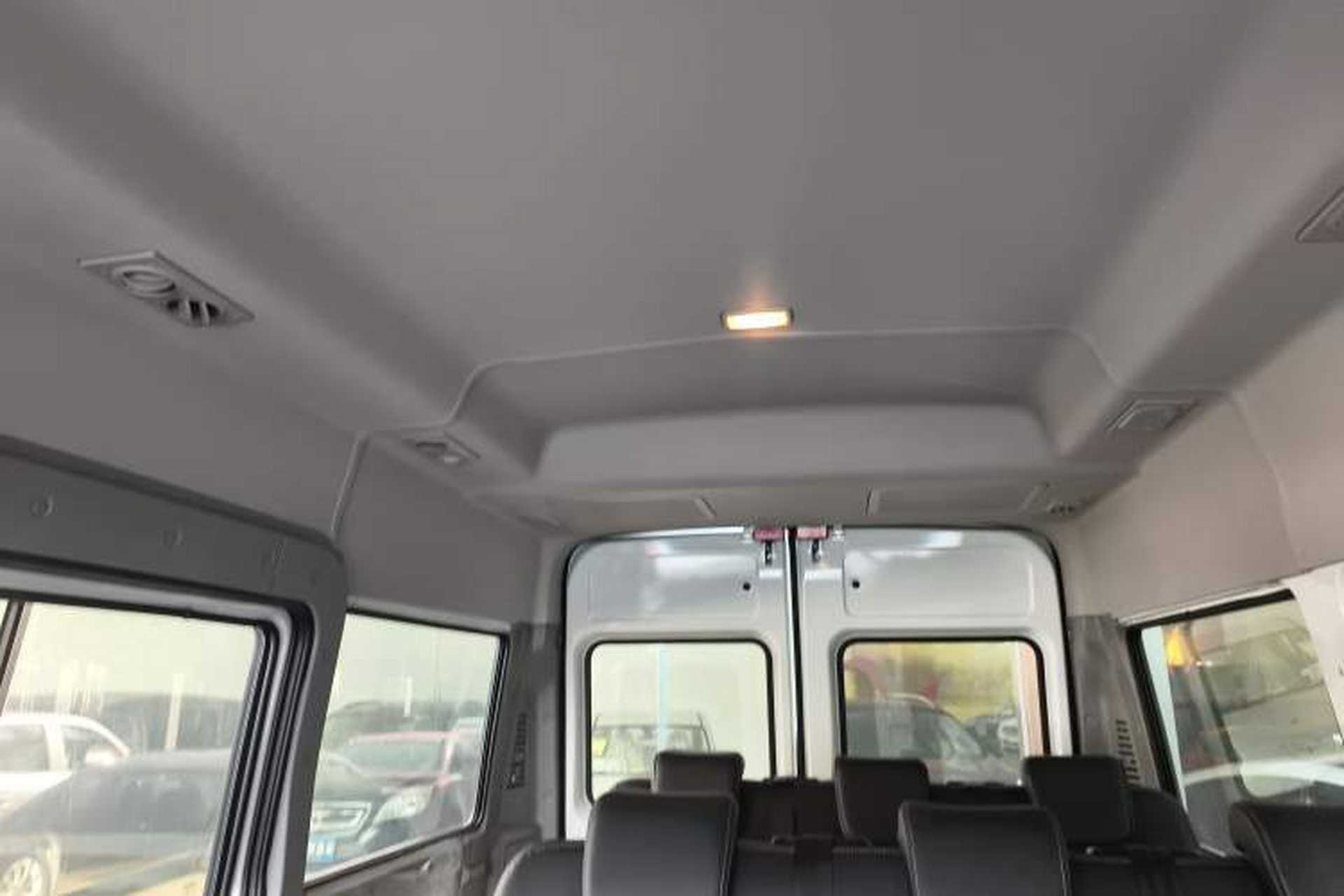Used Iveco Daily 2023 2.5T A35M1 Short Wheelbase Low-Roof Single-Tire Side-Sliding Door 5-9 Seater Headliner