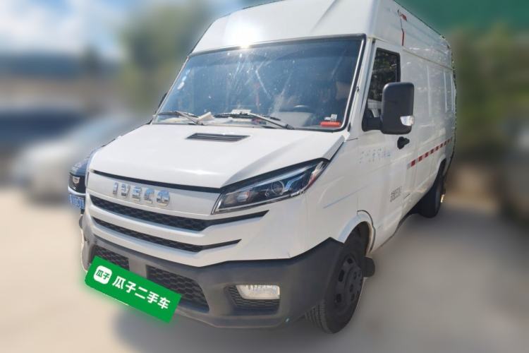 Iveco Daily 2023 2.8T V37 Van Long Wheelbase Mid-Roof Design Dual Tires Side-Swing Doors 2-3 Seater