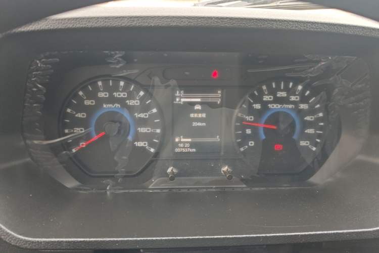 Used Iveco Daily 2023 2.5T A35M1 Short Wheelbase Mid-Roof Dual Tire Side-Sliding Doors 5–9 Seats Instrument Cluster