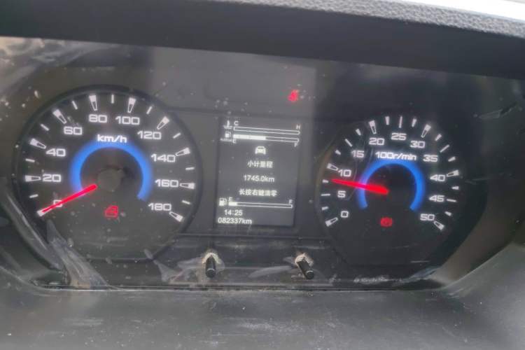 Used Iveco Daily 2023 2.5T A37M1 Long Wheelbase Mid-Roof Dual-Tire Side-Sliding Doors 5-9 Seats Instrument Cluster