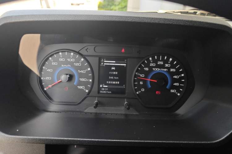 Used Iveco Daily 2023 2.5T A37M1 Long Wheelbase Mid-Height Dual-Tire Side-Sliding Doors 5–9 Seats Instrument Cluster