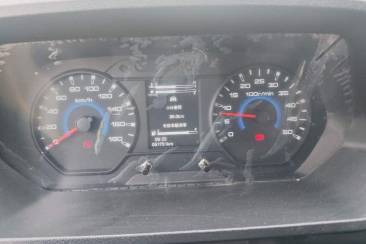 Used Iveco Daily 2023 2.5T A37M1 Multi-Purpose Passenger Vehicle Long Wheelbase Mid-Roof Design Single-Tire Side-Sliding Door Instrument Cluster