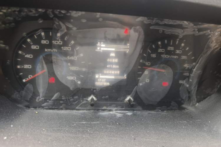 Used Iveco Daily 2023 2.8T V35 Van Short Wheelbase Low Roof Dual Tires Side-Swing Doors 2-3 Seater Instrument Cluster