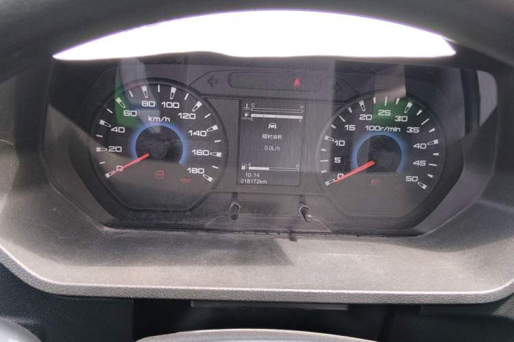 Used Iveco Daily 2023 2.5T A35M1 Short Wheelbase Low-Roof Single-Tire Side-Sliding Door 5-9 Seats Instrument Cluster