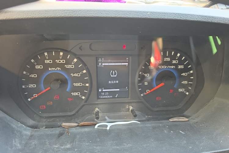 Used Iveco Daily 2023 2.5T A35M1 Short Wheelbase Mid-Height Dual-Tire Manual Door 5-9 Seater Instrument Cluster