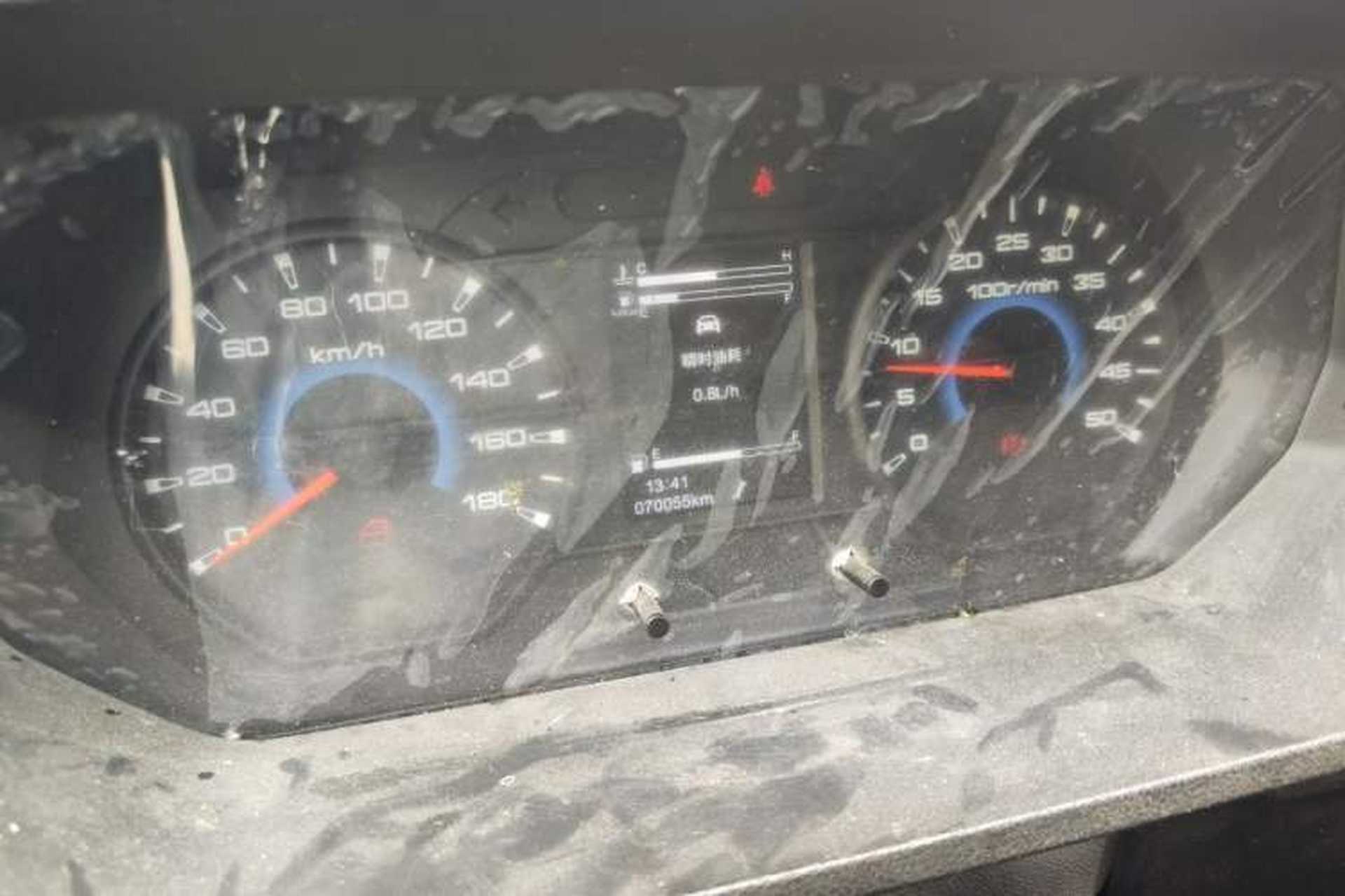 Used Iveco Daily 2023 2.5T A35M1 Short Wheelbase Mid-Roof Dual Tire Side-Sliding Doors 5–9 Seats Instrument Cluster