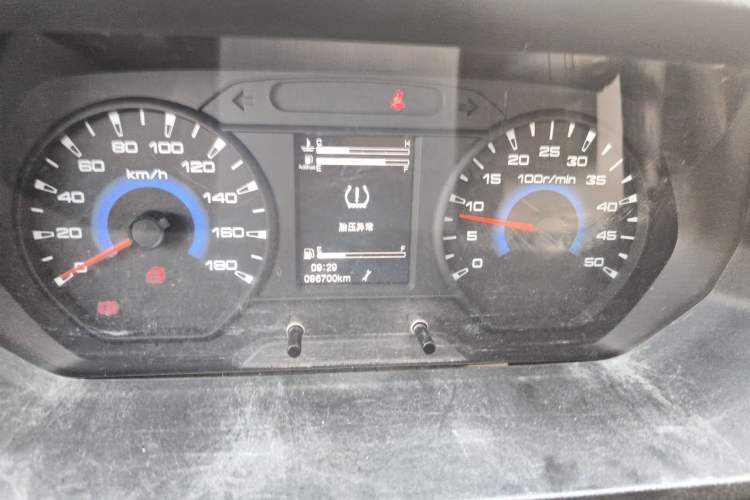 Used Iveco Daily 2023 2.5T A37M1 Long Wheelbase Mid-Roof Dual-Tire Manual-Shift 5-9 Seater Instrument Cluster