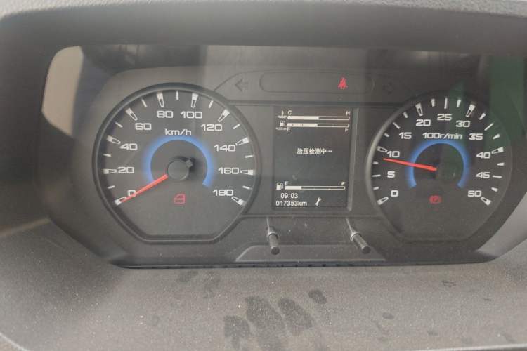 Used Iveco Daily 2023 2.5T A35M1 Short Wheelbase Mid-Roof Dual Tire Side-Sliding Doors 5–9 Seats Instrument Cluster
